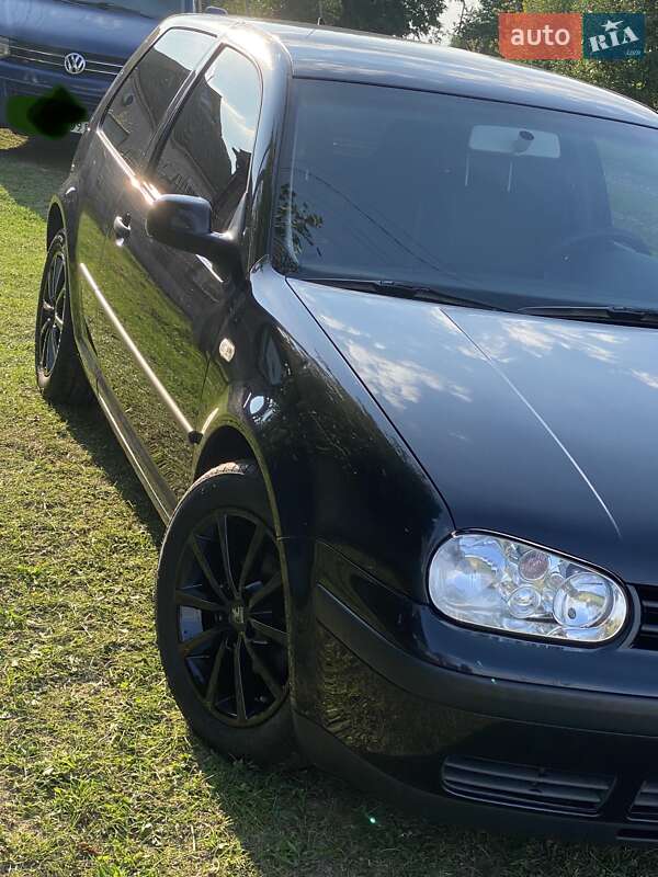 Хэтчбек Volkswagen Golf 2001 в Ахтырке