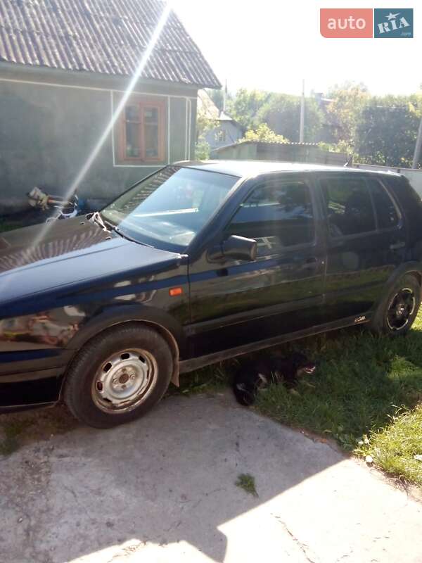 Хэтчбек Volkswagen Golf 1993 в Черновцах