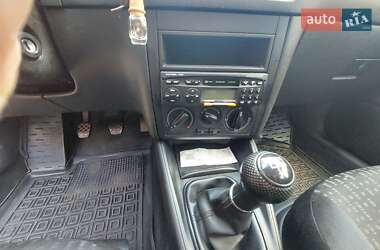 Хэтчбек Volkswagen Golf 2002 в 
