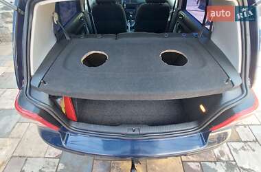 Хэтчбек Volkswagen Golf 2002 в 
