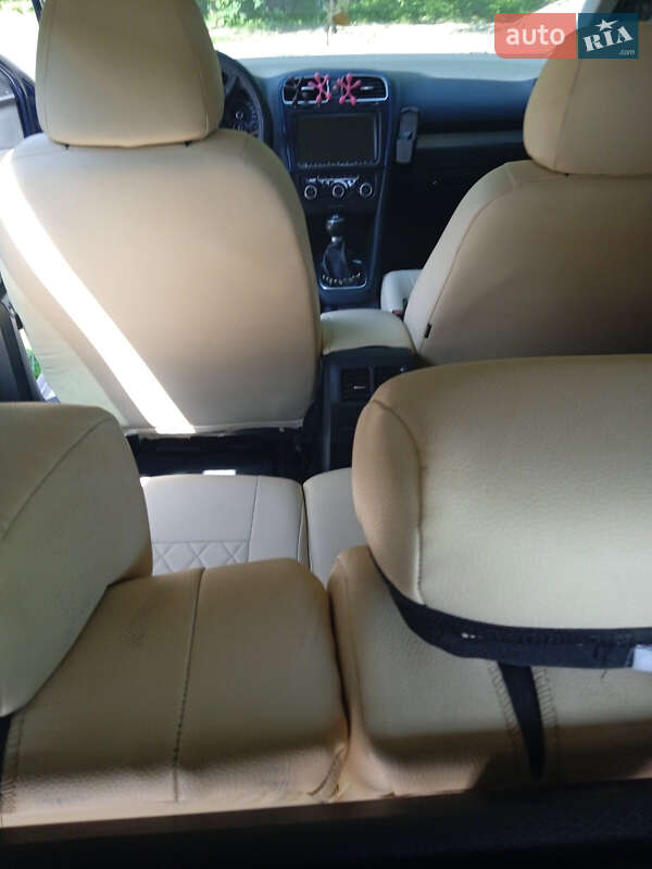 Універсал Volkswagen Golf 2010 в Самборі