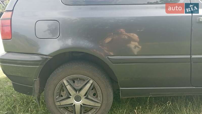 Хэтчбек Volkswagen Golf 1993 в Березовке