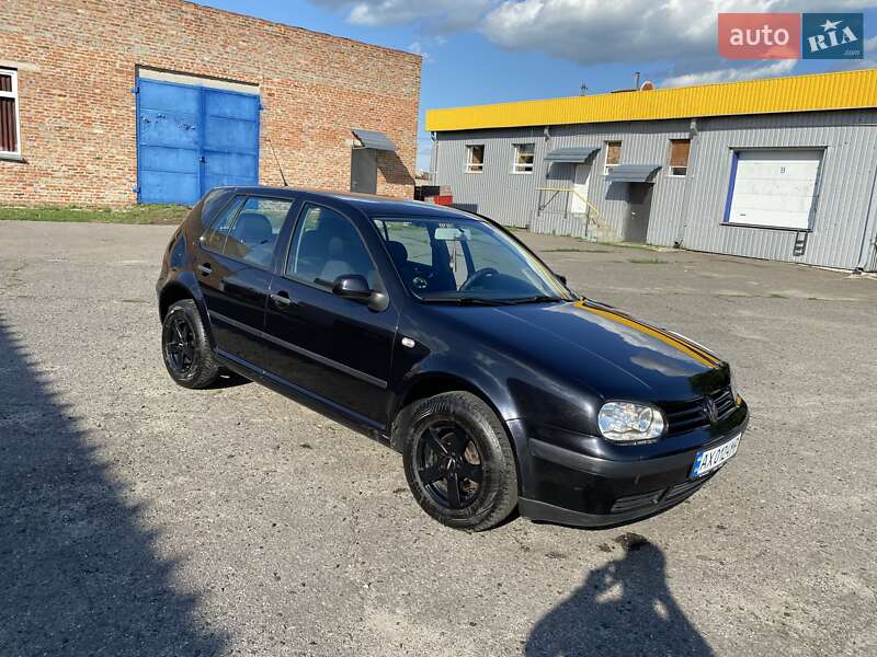 Хэтчбек Volkswagen Golf 2001 в Харькове