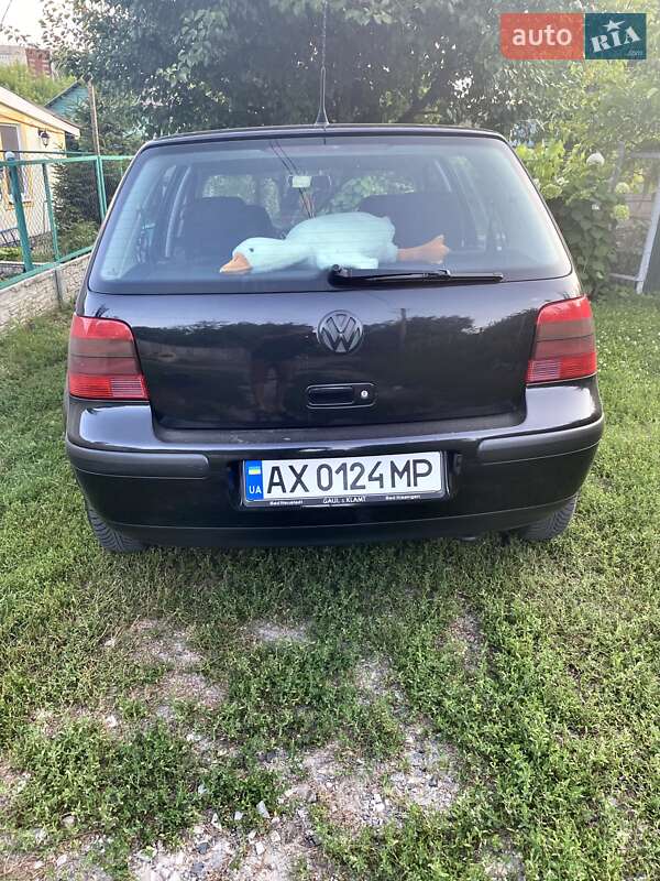 Хэтчбек Volkswagen Golf 2001 в Харькове