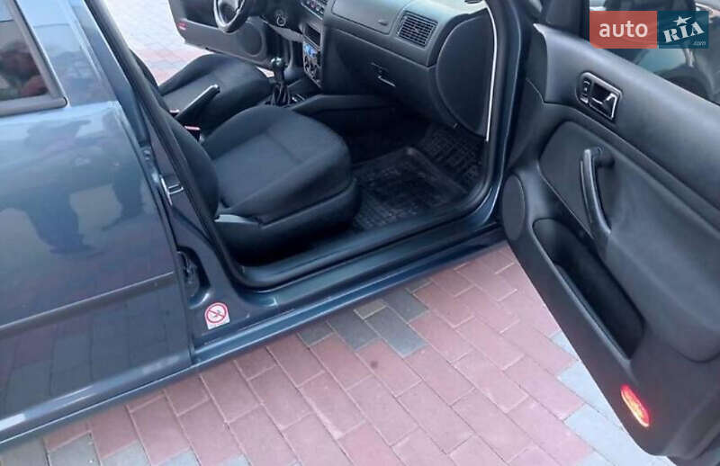 Хэтчбек Volkswagen Golf 2003 в Калуше