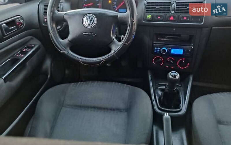 Хэтчбек Volkswagen Golf 2003 в Калуше