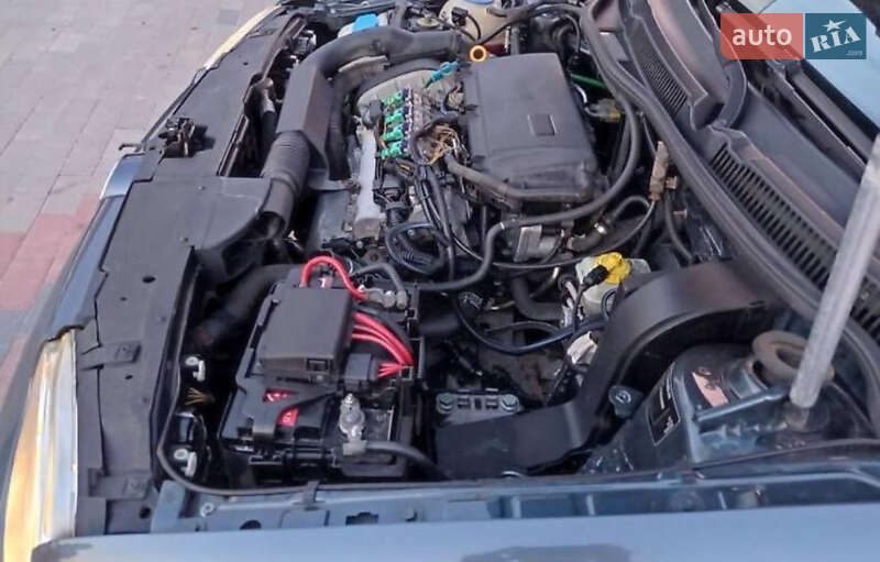 Хэтчбек Volkswagen Golf 2003 в Калуше