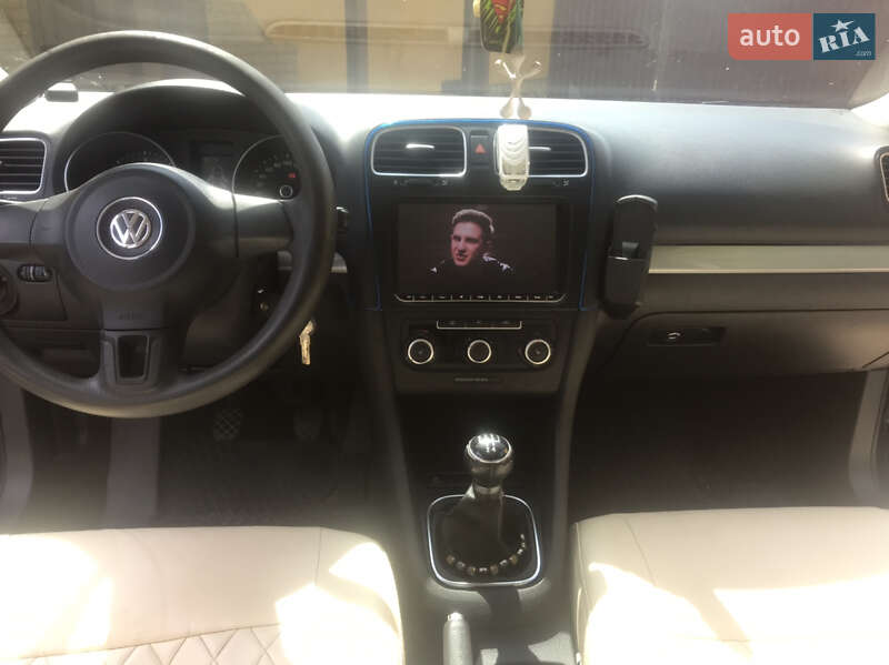 Універсал Volkswagen Golf 2010 в Самборі