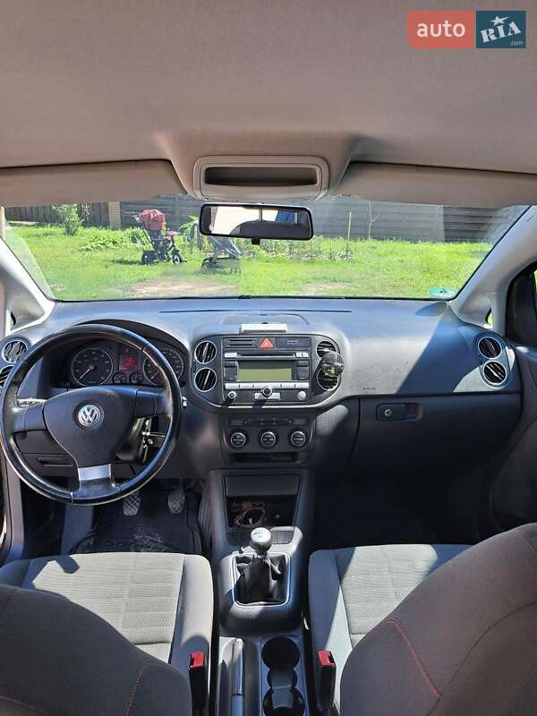 Хетчбек Volkswagen Golf 2006 в Вишгороді