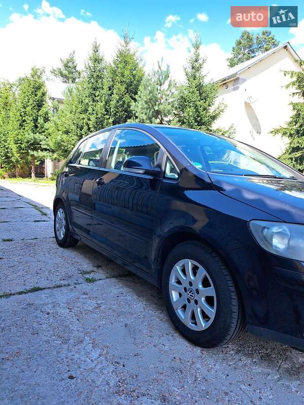 Хетчбек Volkswagen Golf 2006 в Вишгороді