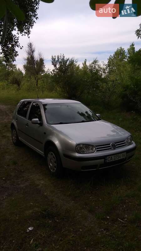 Хетчбек Volkswagen Golf 2001 в Каневі