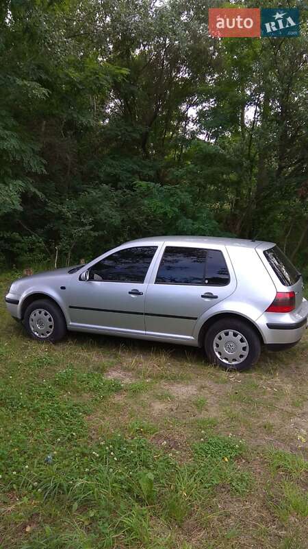 Хетчбек Volkswagen Golf 2001 в Каневі