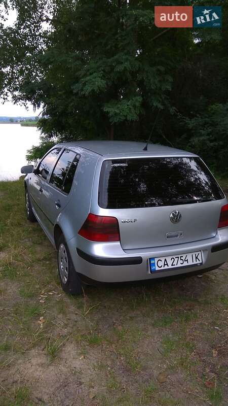 Хетчбек Volkswagen Golf 2001 в Каневі