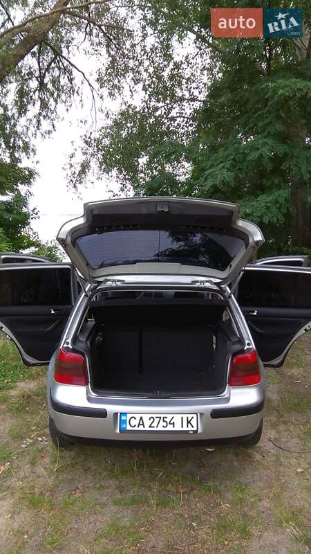 Хетчбек Volkswagen Golf 2001 в Каневі