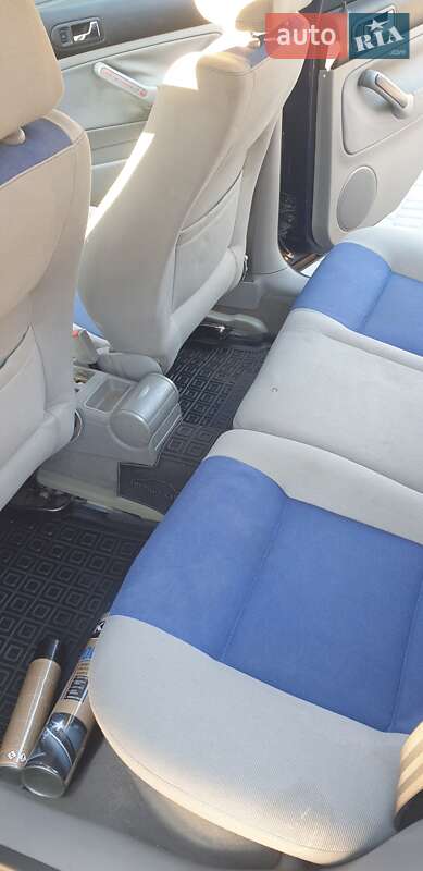 Хетчбек Volkswagen Golf 2000 в Кам'янському