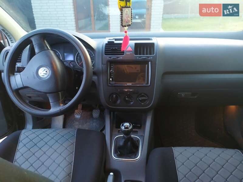 Хетчбек Volkswagen Golf 2008 в Чернівцях