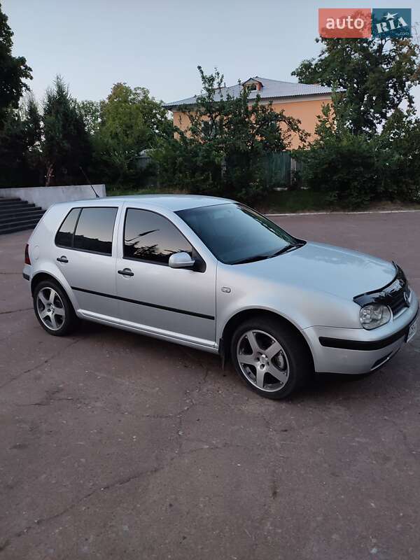 Хетчбек Volkswagen Golf 2002 в Чернігові