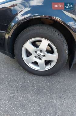 Універсал Volkswagen Golf 2004 в 