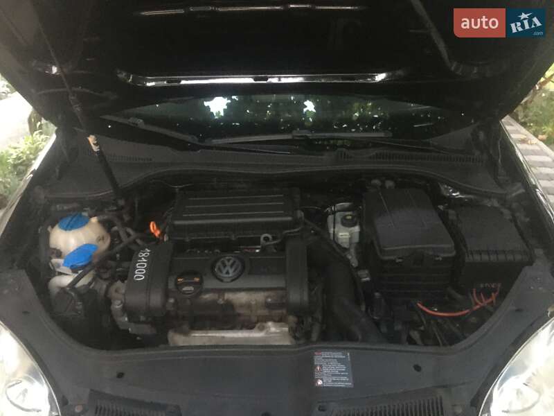 Хэтчбек Volkswagen Golf 2008 в Ужгороде