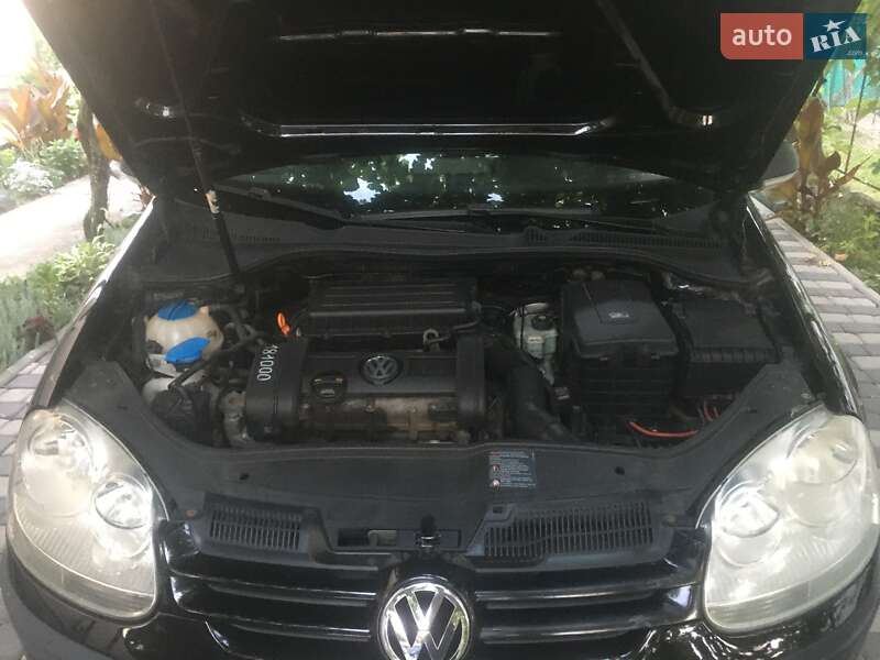 Хэтчбек Volkswagen Golf 2008 в Ужгороде