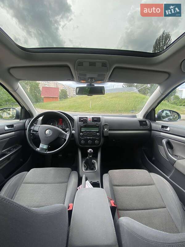 Універсал Volkswagen Golf 2009 в Києві