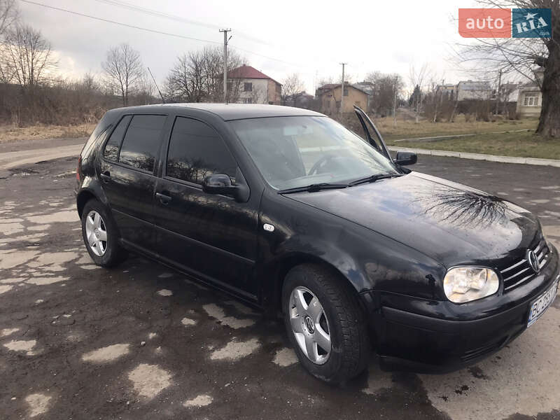 Хетчбек Volkswagen Golf 2002 в Дрогобичі