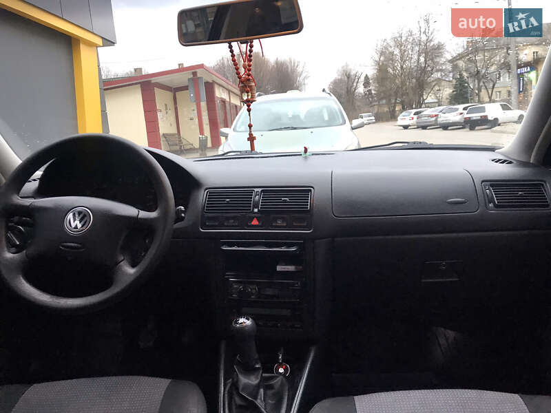 Хетчбек Volkswagen Golf 2002 в Дрогобичі