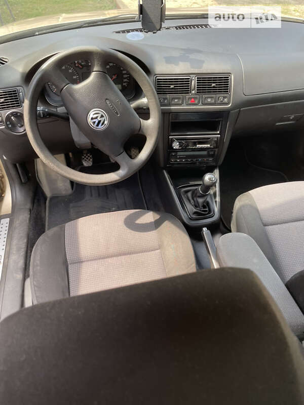 Хэтчбек Volkswagen Golf 2002 в Бучаче