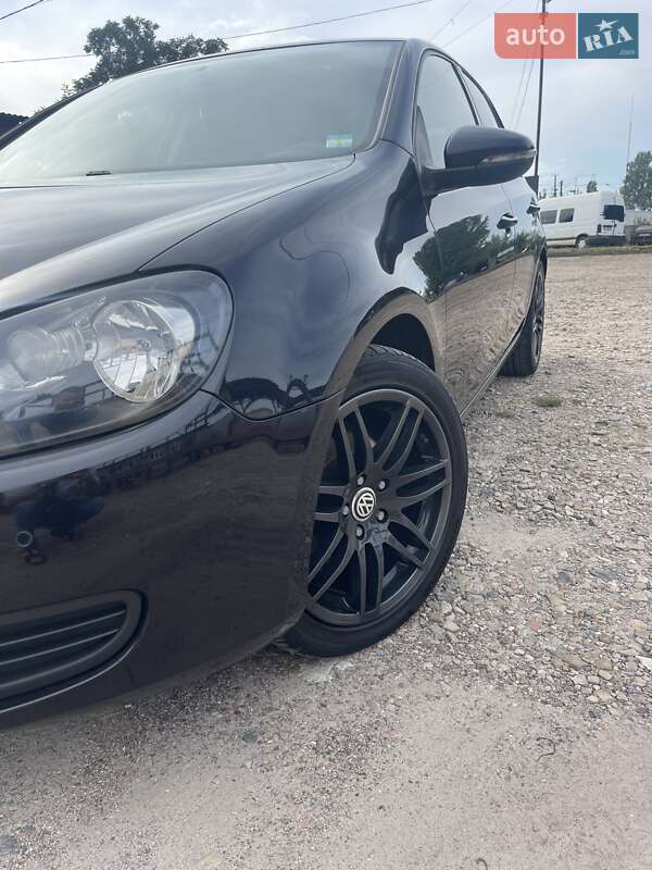 Хэтчбек Volkswagen Golf 2009 в Нововолынске