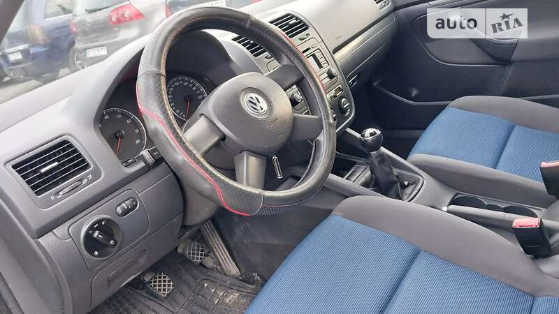 Хэтчбек Volkswagen Golf 2005 в Ходорове