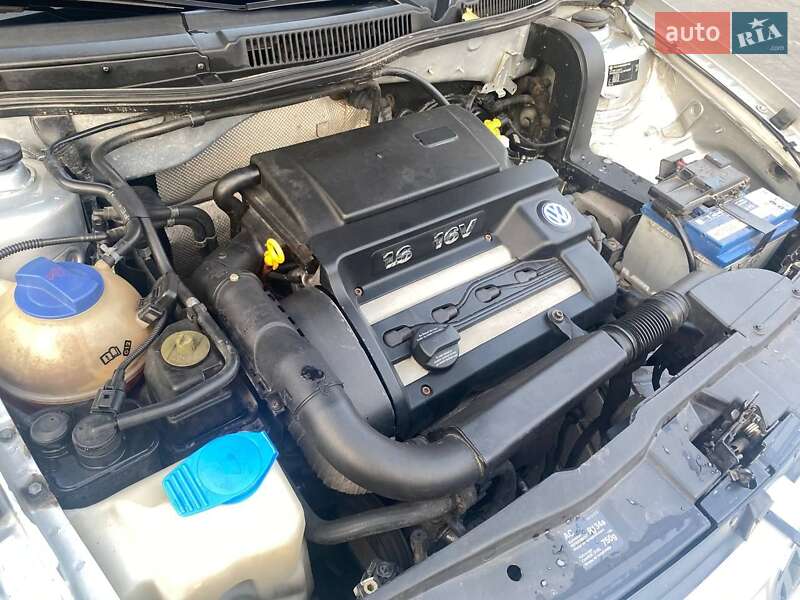 Хетчбек Volkswagen Golf 2000 в Запоріжжі