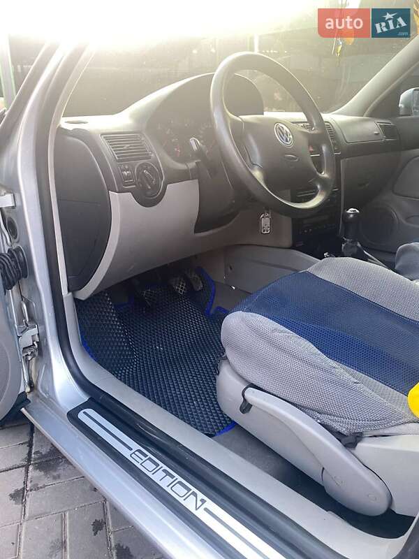 Хетчбек Volkswagen Golf 2000 в Запоріжжі