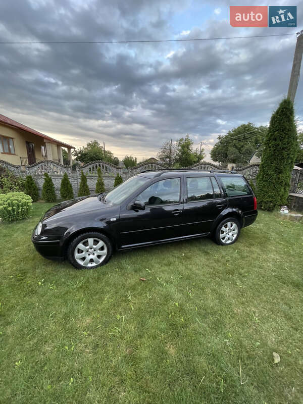 Универсал Volkswagen Golf 2004 в Черновцах