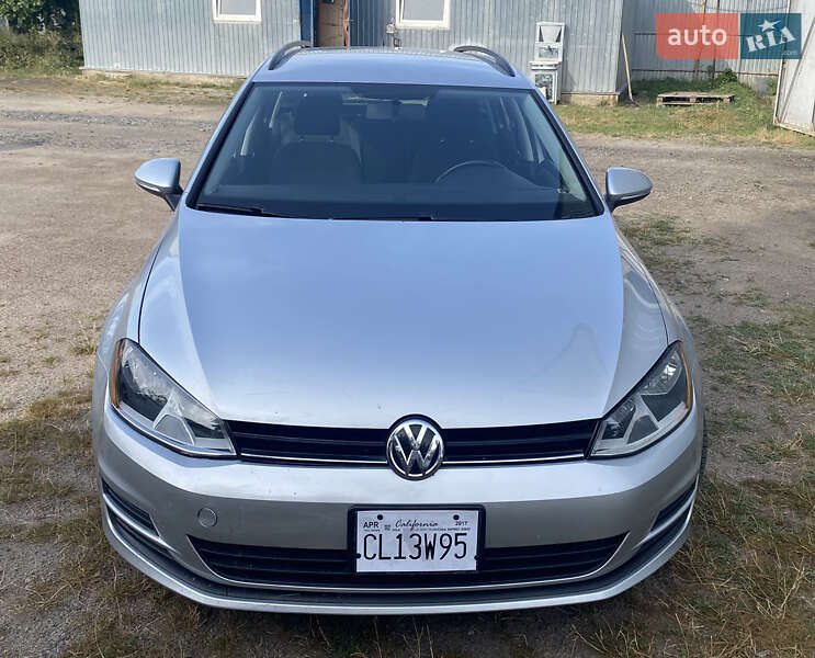 Универсал Volkswagen Golf 2017 в Фастове
