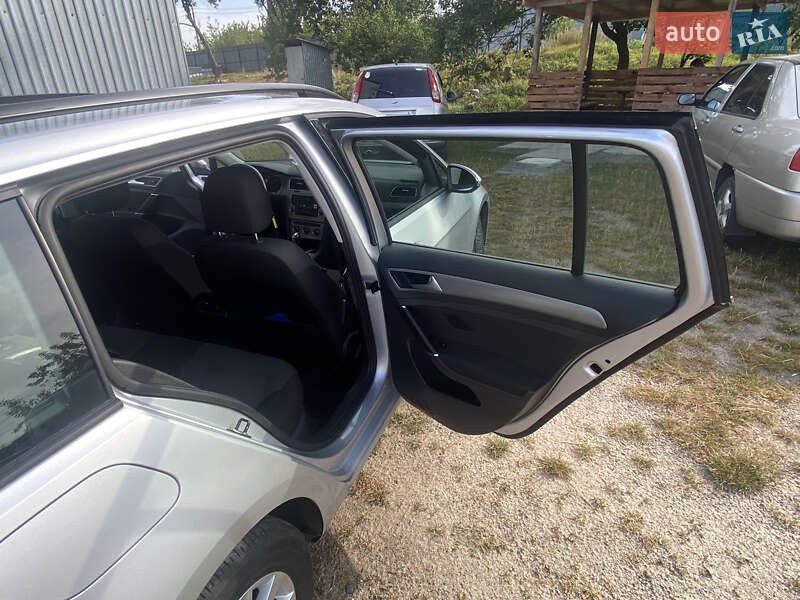 Универсал Volkswagen Golf 2017 в Фастове