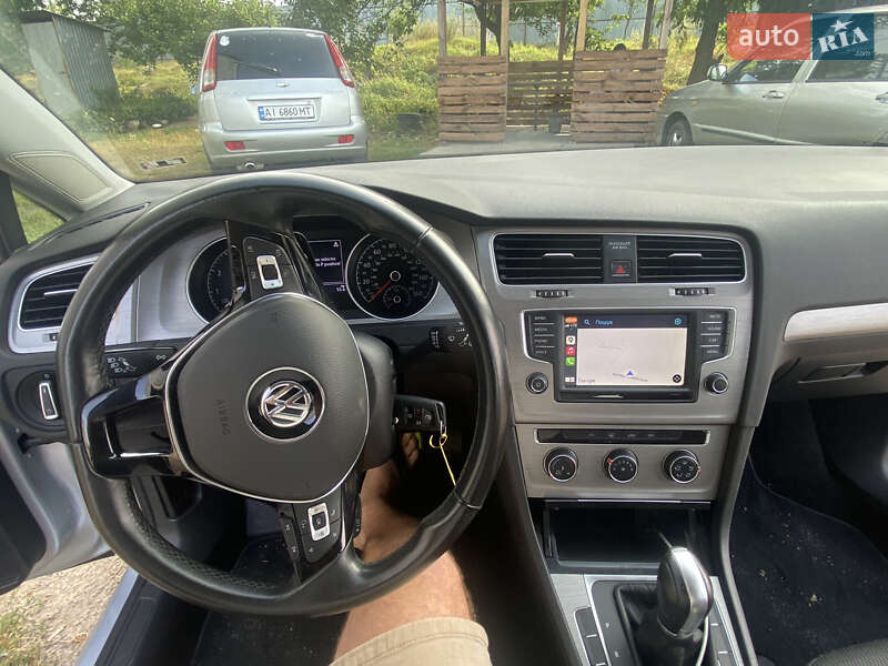 Универсал Volkswagen Golf 2017 в Фастове