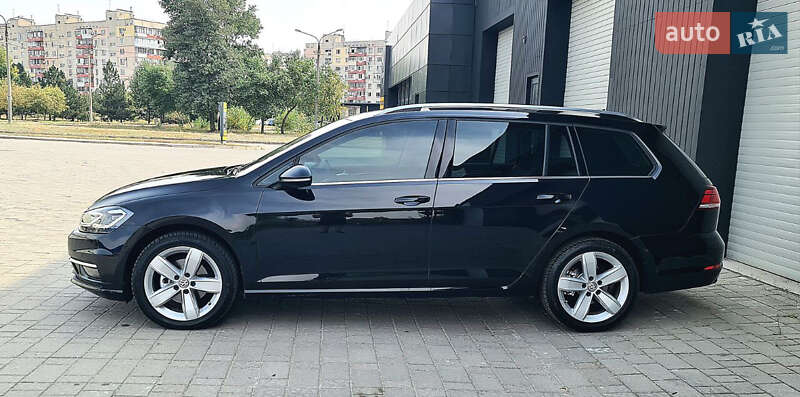 Універсал Volkswagen Golf 2020 в Запоріжжі