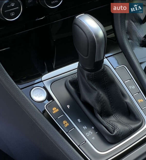 Універсал Volkswagen Golf 2020 в Запоріжжі