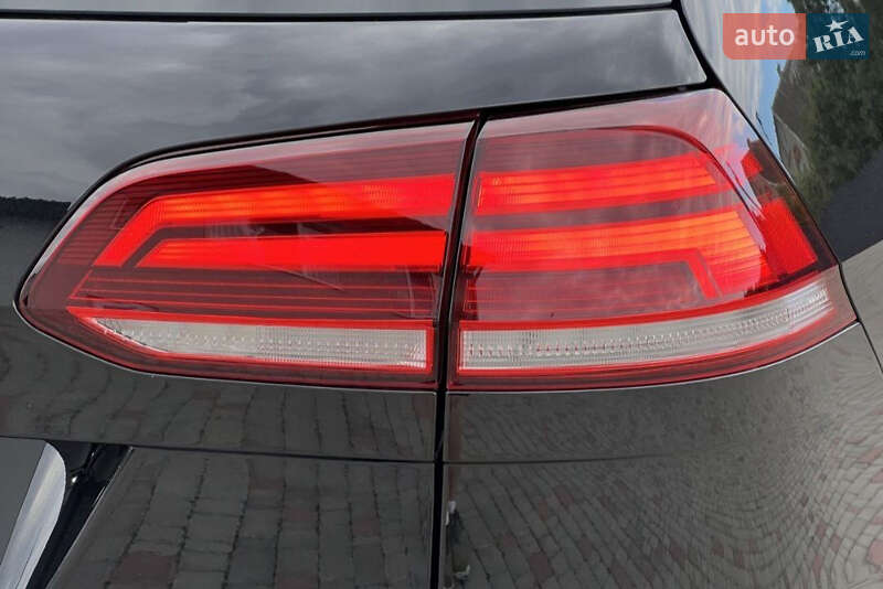 Універсал Volkswagen Golf 2020 в Запоріжжі