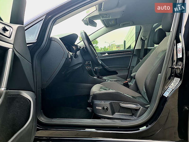 Універсал Volkswagen Golf 2020 в Запоріжжі