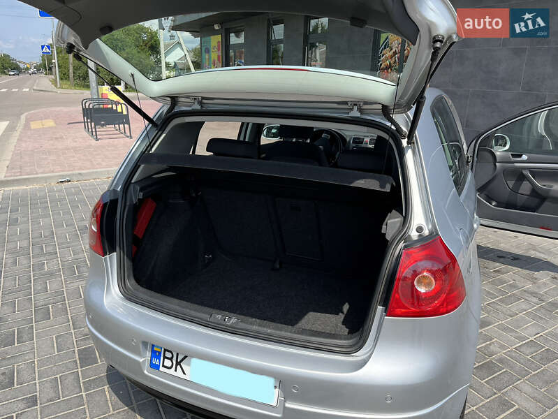 Хэтчбек Volkswagen Golf 2008 в Ровно