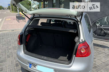 Хетчбек Volkswagen Golf 2008 в Рівному