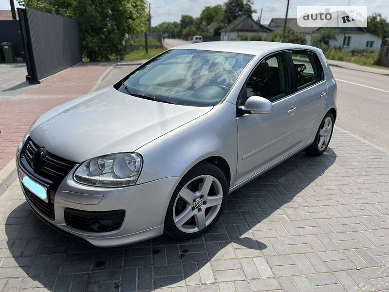 Хэтчбек Volkswagen Golf 2008 в Ровно