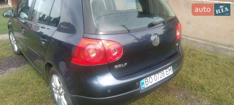 Хетчбек Volkswagen Golf 2006 в Чорткові