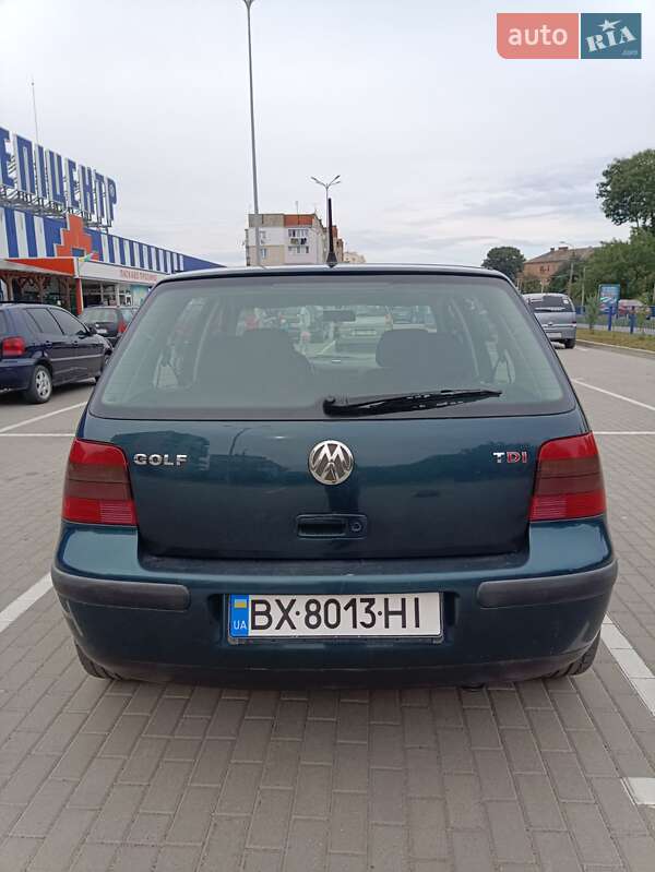 Хетчбек Volkswagen Golf 2002 в Старокостянтинові