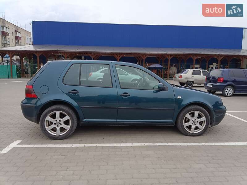 Хетчбек Volkswagen Golf 2002 в Старокостянтинові