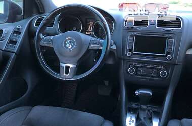 Хэтчбек Volkswagen Golf 2009 в 
