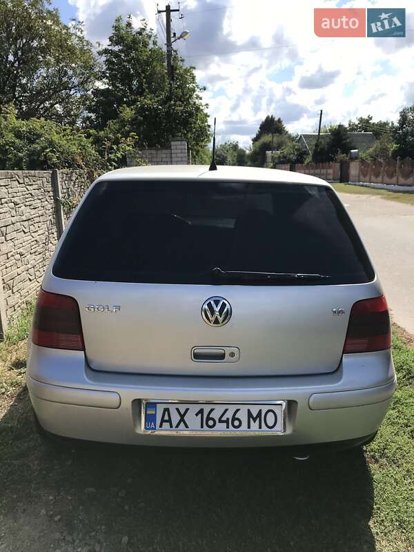 Хэтчбек Volkswagen Golf 2001 в Краснограде