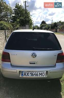 Хэтчбек Volkswagen Golf 2001 в Краснограде