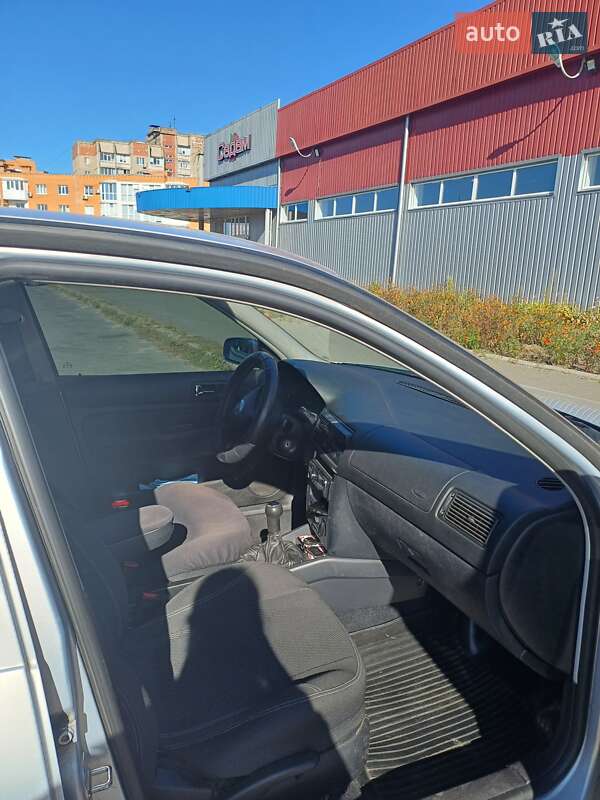 Хетчбек Volkswagen Golf 1998 в Чернігові